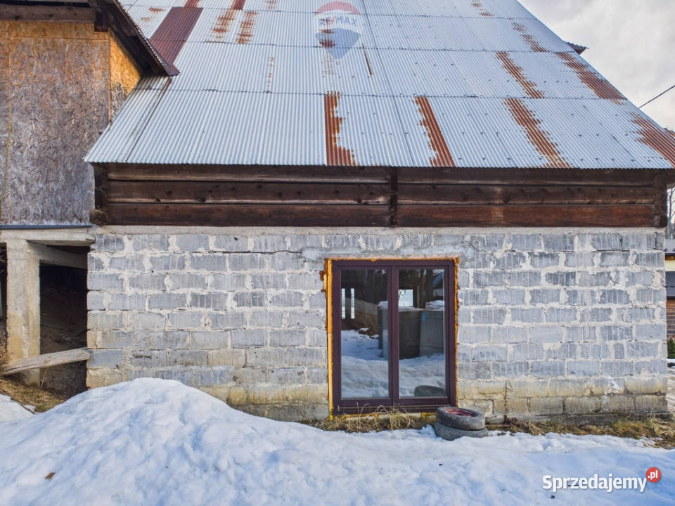 Dom z pomieszczeniem gospodarczym Dzianisz asfalt