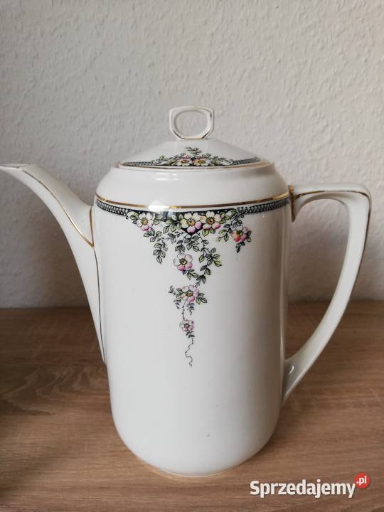 Porcelanowe duże dzbanki