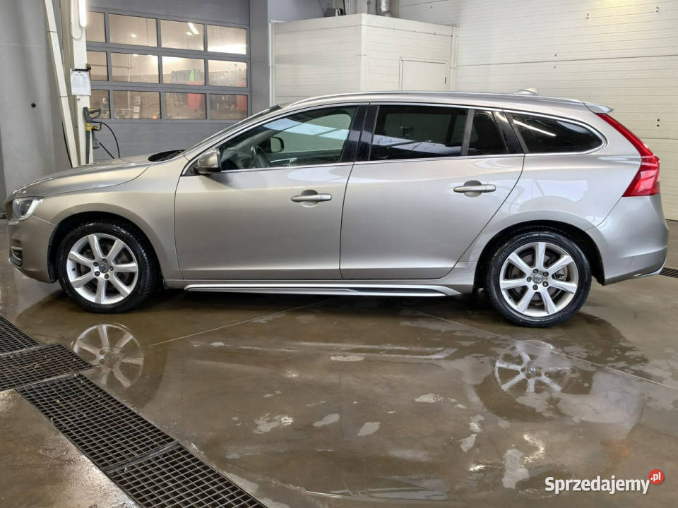 Volvo V60 20 diesel 150 automat skóra xenon Rok produkcji 2016 Kęty