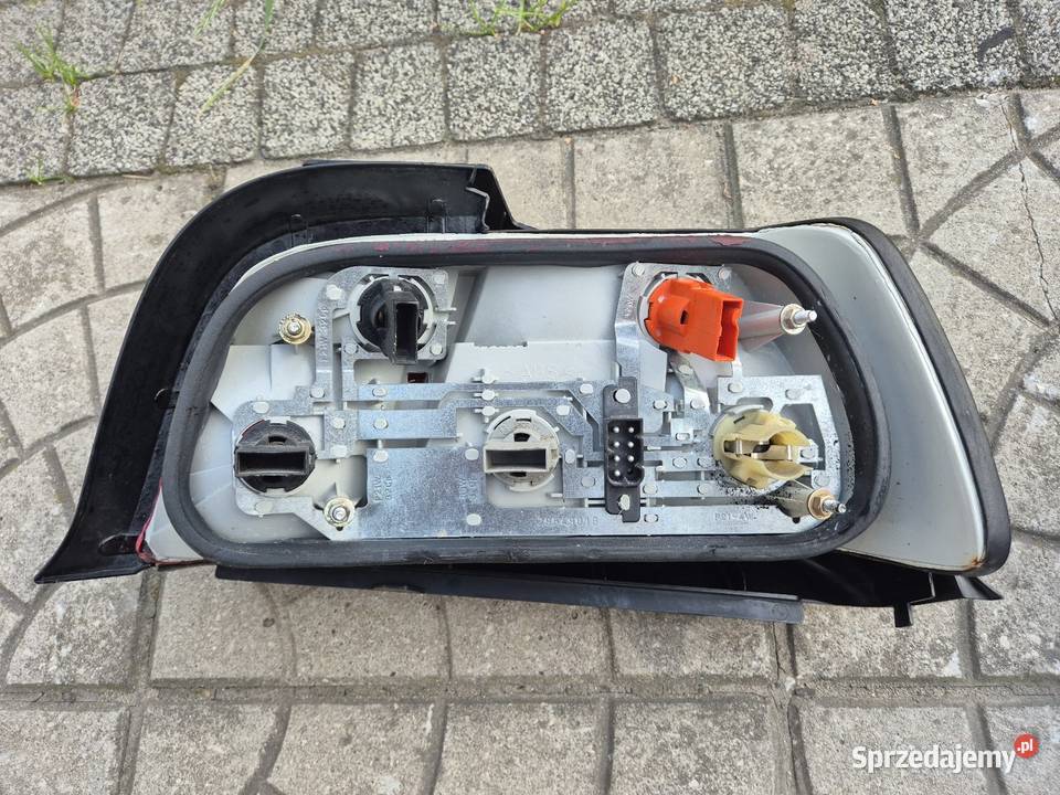 BMW e36 coupe cabrio lampy tylne mpakiet biały osobowe Łódź