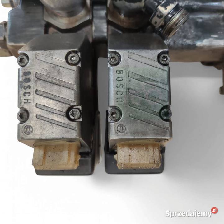 Rozdzielacz hydrauliczny R917010126 Bosch