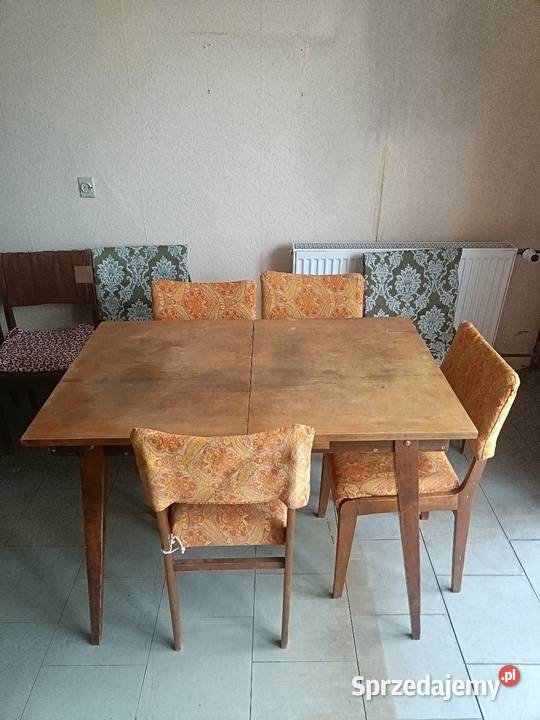 Stół drewniany rozkładany z krzesłami