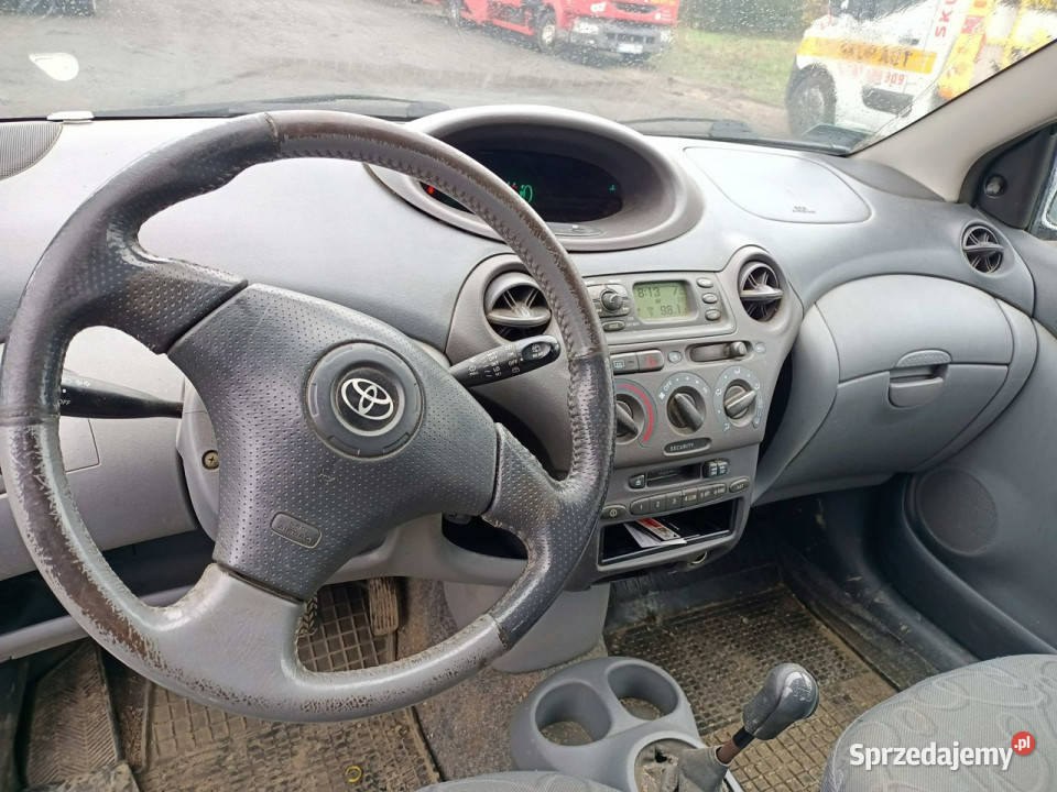 Toyota Yaris Toyota Yaris 13 00r I 19992005 Samochody osobowe małopolskie Tarnów sprzedam