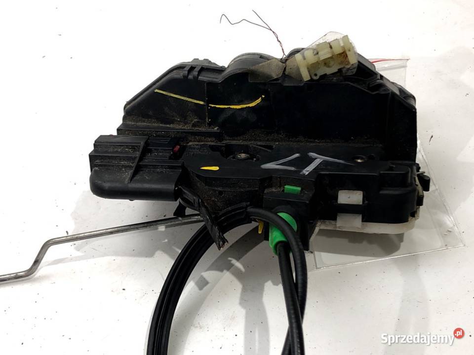 ZAMEK DRZWI LEWY TYŁ OPEL ASTRA J Kombi 1015