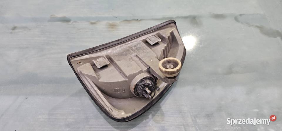 Kierunkowskaz prawy przód hella mercedes w123 Zbąszyń