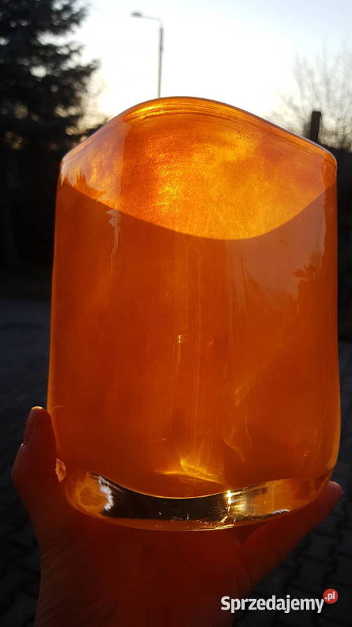 Masywny wazon z grubego szkła