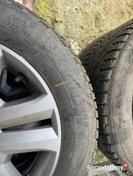 Felgi Dacia z oponami zimowymi 16 Świecie