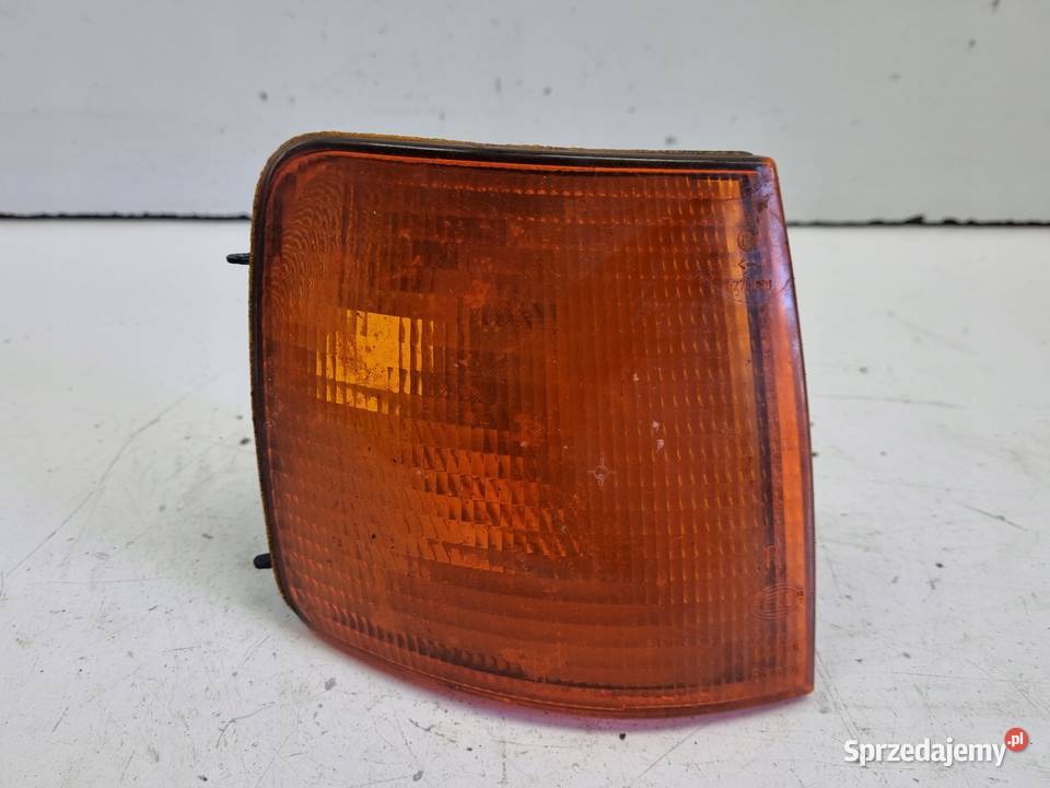 Vw Passat B3 PRAWY PRZEDNI KIERUNKOWSKAZ przód