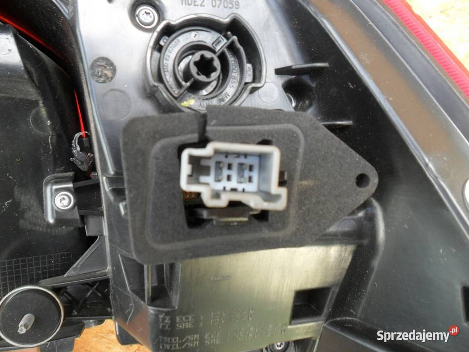 LAMPA LEWA TYLNA LEWY TYŁ VOLVO V90 32228008 lewe Nowy Tomyśl
