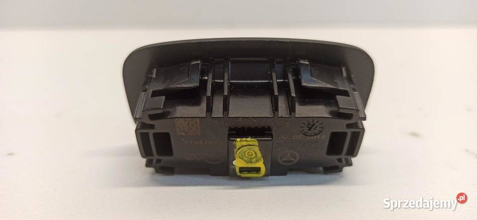 MERCEDES W205 LAMPKA KABINY WNĘTRZA A0009061003