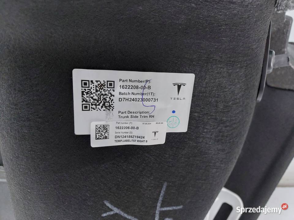 TESLA MODEL Y 2024r BOCZEK BAGAŻNIKA PRAWY TYŁ sprzedam