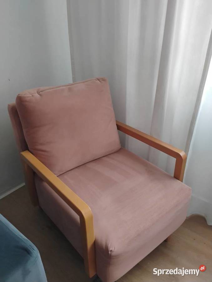 Fotel pudrowy róż Krzywiń