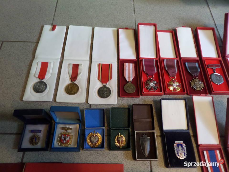 Zestaw Odznaczeń Frontowca i potem Milicji wielkopolskie Poznań