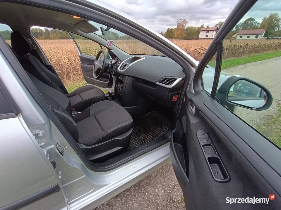 Peugeot 207 lift 14 16V sprzedam zamienię Rok produkcji 2009 sprzedam