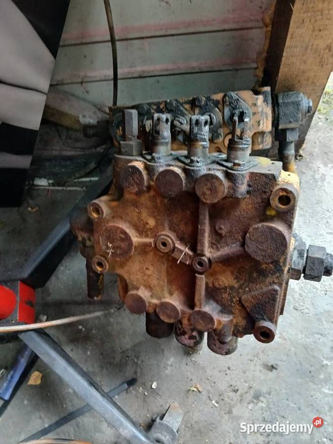 Rozdzielacz hydrauliczny warynski