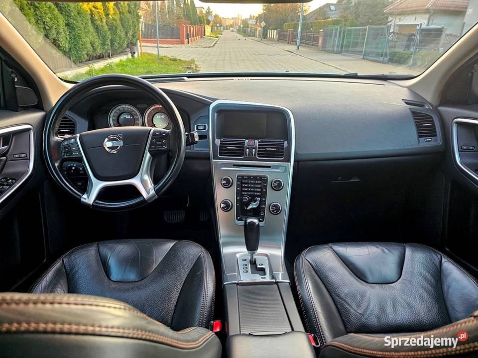 Volvo XC 60 24 D5 215 AWD 2012 r Bogate hak Ostrów Wielkopolski