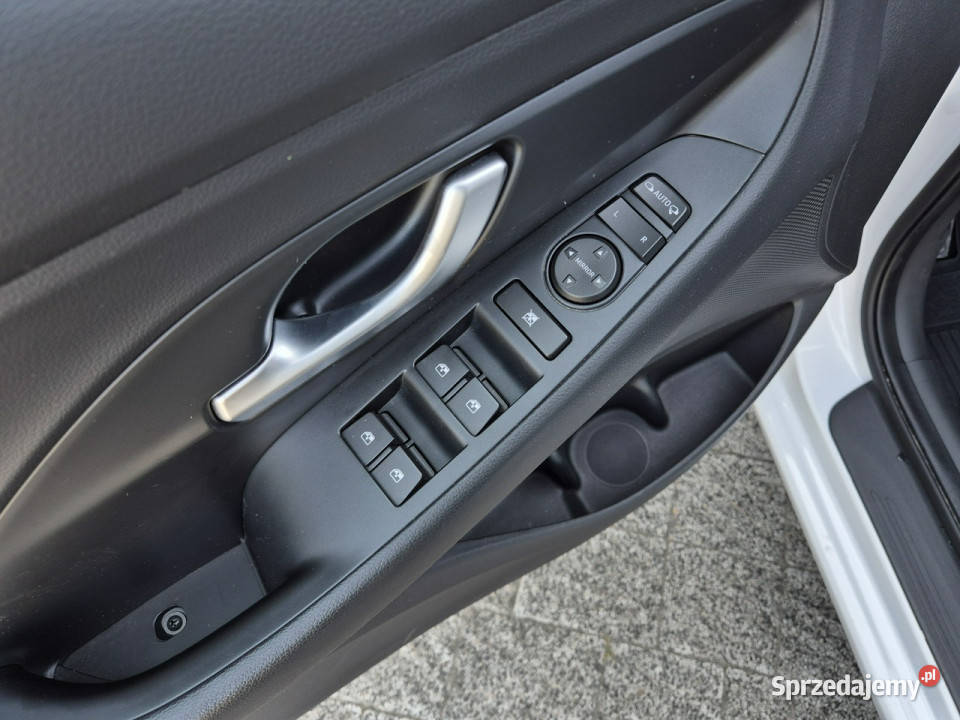Hyundai i30 15 TGDI 6AT 48V 160 WersjaSmart relingi dachowe Łódź