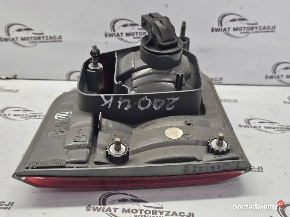 TOYOTA AVENSIS T27 III 10r lampa prawa tył w