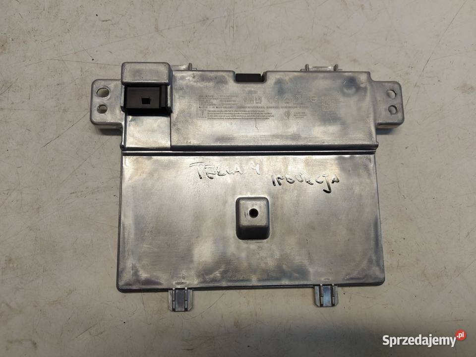 TESLA MODEL Y 2023r Ładowarka indukcja