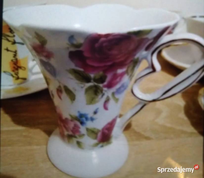 Filiżanki z porcelany Biskupiec