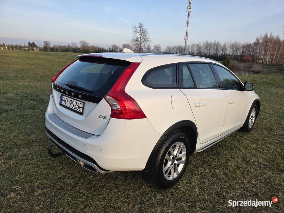 Volvo V60 D3 CROSS COUNTRY 2017R DISEL nieuszkodzony V60