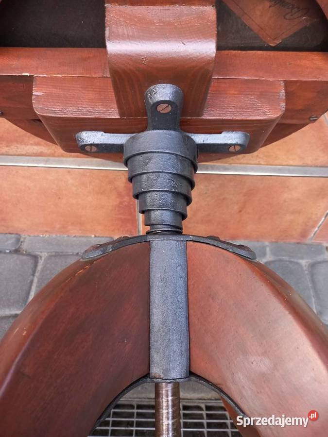 Stary taboret stołek obrotowy z regulacją