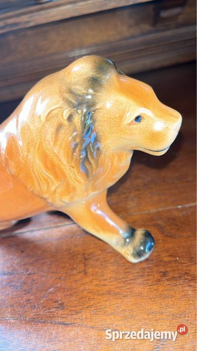 Figurka Lew Bez sygnatury Figurka porcelanowa