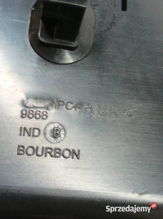 POPIELNICZKA T27 SCHOEK RAMKA 8395005010 Toyota Rok produkcji 2011