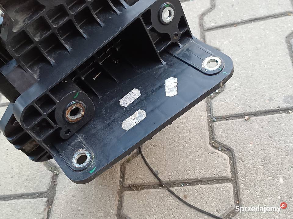 Suzuki SX4 SCROSS podstawa akumulatora7252161m10 Krosno sprzedam