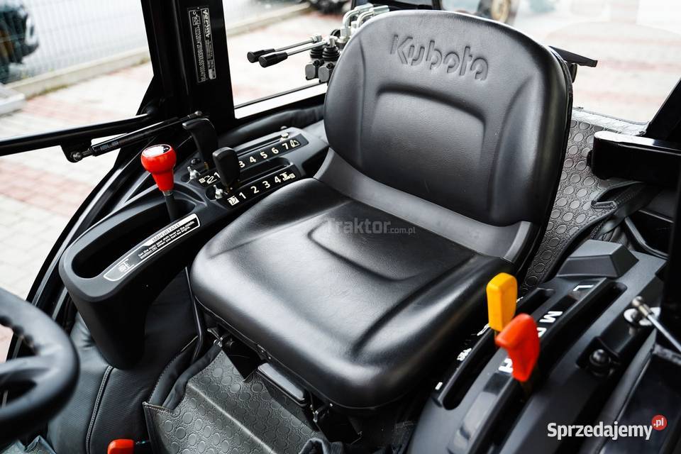 Kubota B2441 Neo Star 4x4 24 CAB pług do śniegu Tajęcina