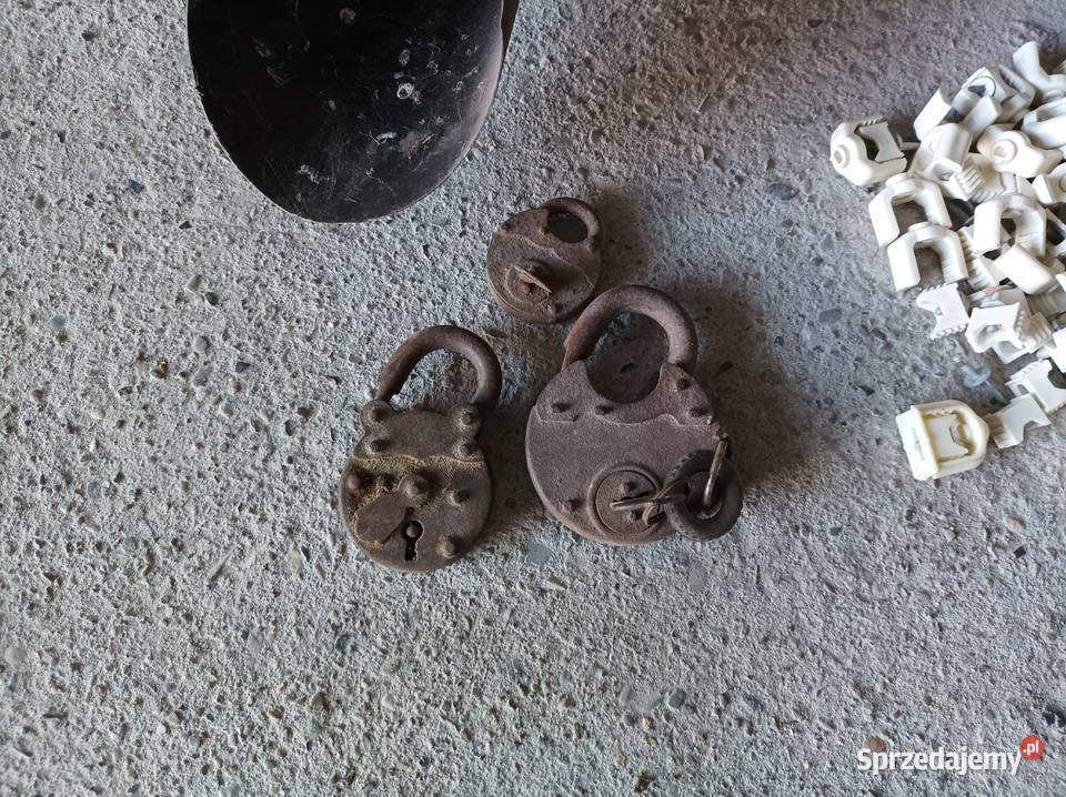 Stare gniazdka włączniki nadtynkowe