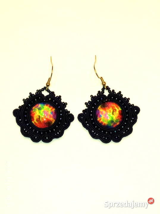 KOLCZYKI GRANATOWE Z GRAFIKĄ I KORALIKAMI SUTASZ Zegarki i Biżuteria