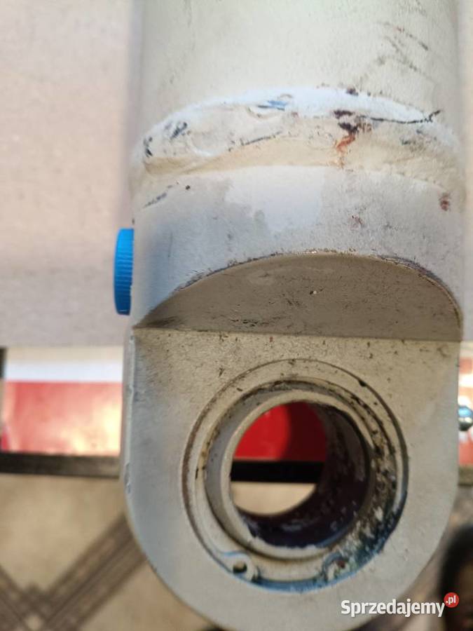 Siłownik pomocniczy podnosnika C385 Płock