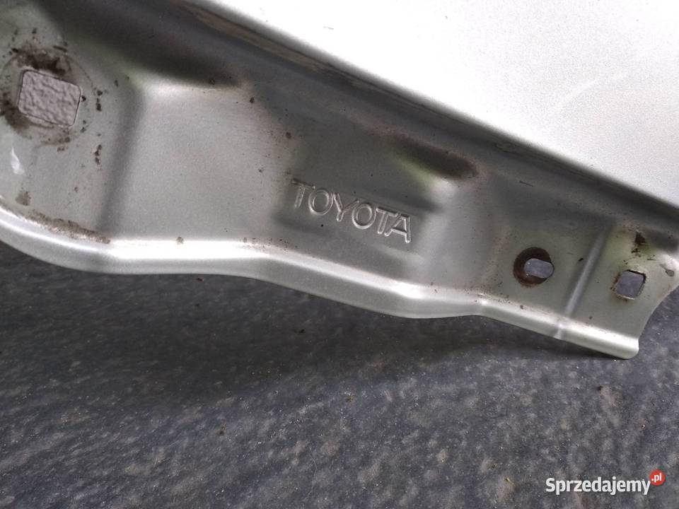 Toyota Avensis T25 przedlift błotnik prawy Sieradz
