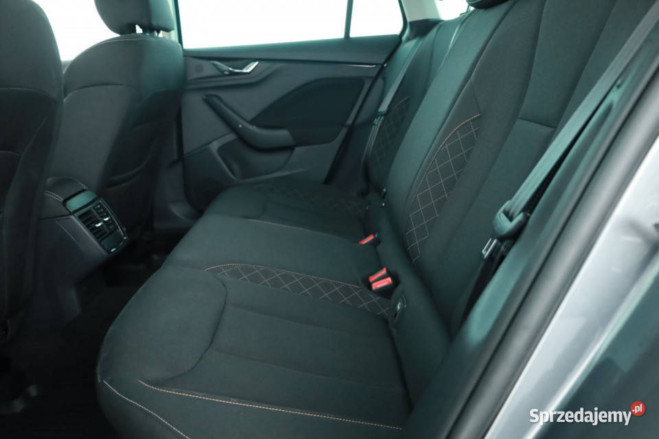 Skoda Scala 10 TSI czujnik parkowania