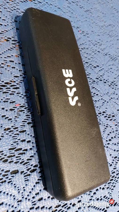 Etui na panel radia samochodowego