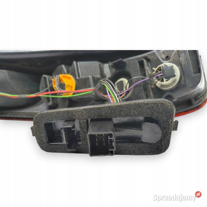LAMPA PRAWA Ford Fiesta Mk6 VI lift 5D prawy tył Lampy tylne