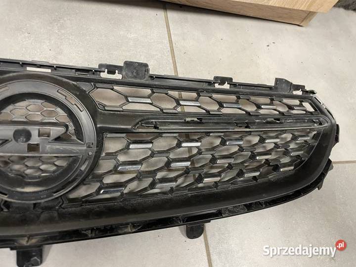 Opel Corsa F atrapa przód