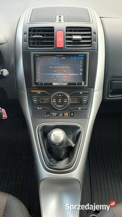 Toyota Auris 6 biegówKlimatronikLedyWebasto2 czujnik parkowania śląskie