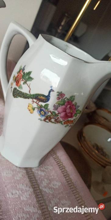 Dzbanek z pawiem biała porcelana
Bez sygnatury
O