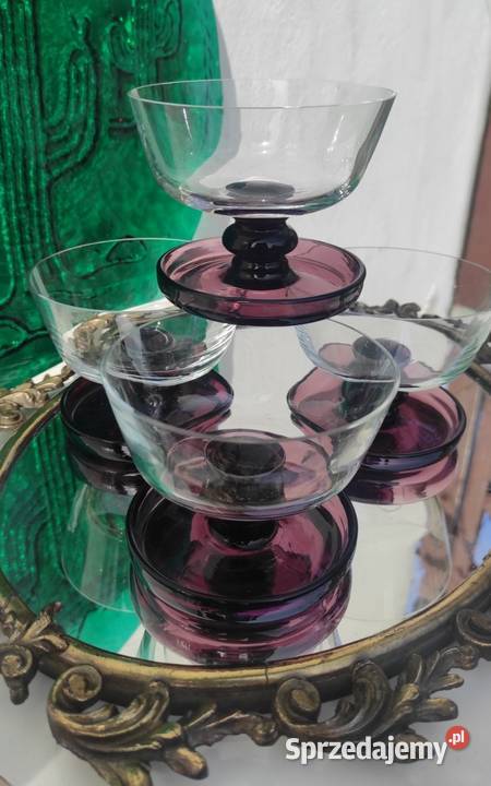 Kolekcjonerskie pucharki na podstawie ze szkła łódzkie