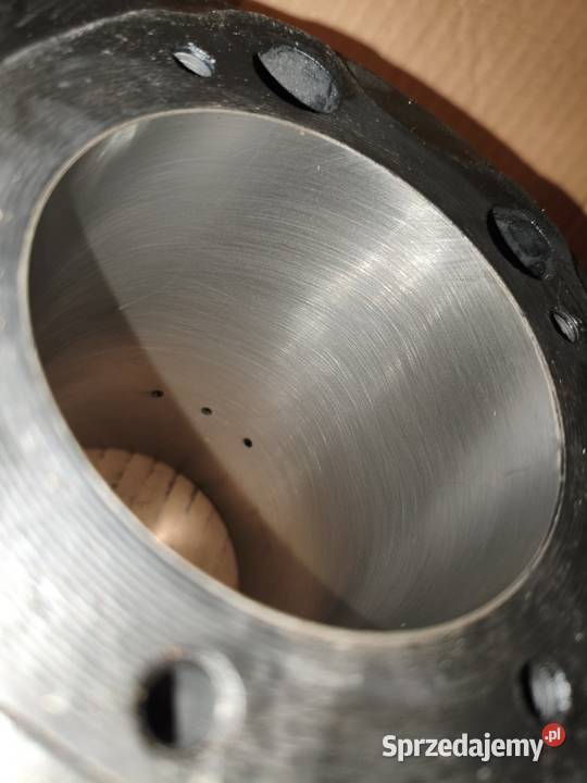 Cylindry Ural szlifie 794 z nowymi tłokami Leszno