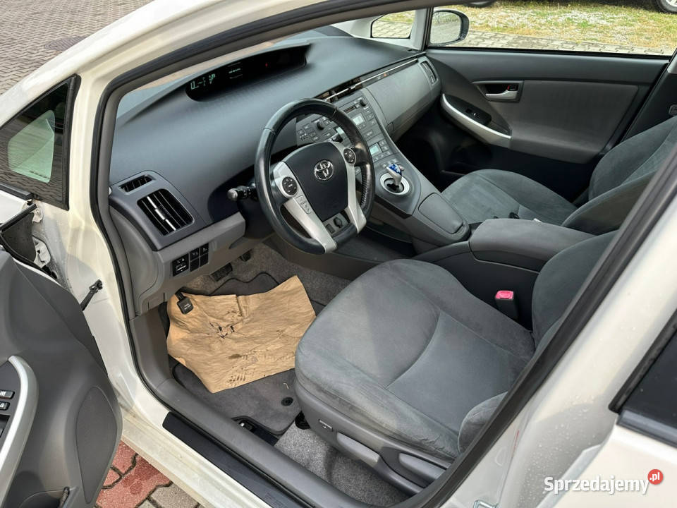Toyota Prius 18 hybryda Full Pełny Serwis Aso Ostrowiec Świętokrzyski