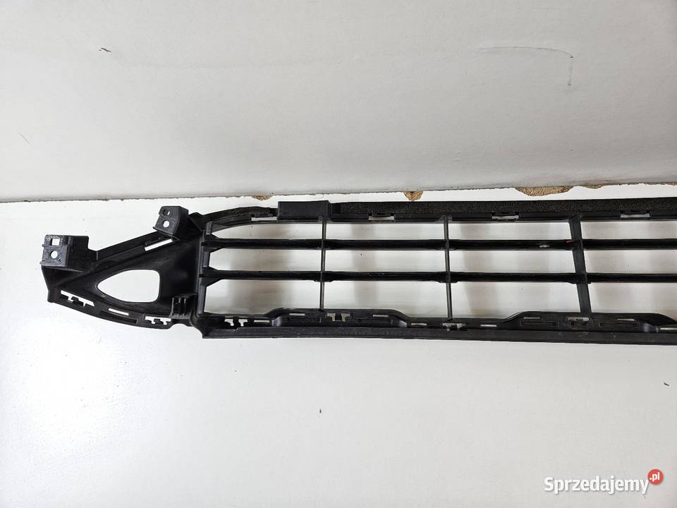 NISSAN XTRAIL T33 KRATKA ŚRODKOWA ZDERZAKA PRZÓD