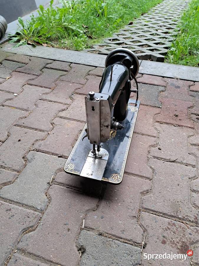 Zabytkowa maszyna do szycia Łucznik Zalas