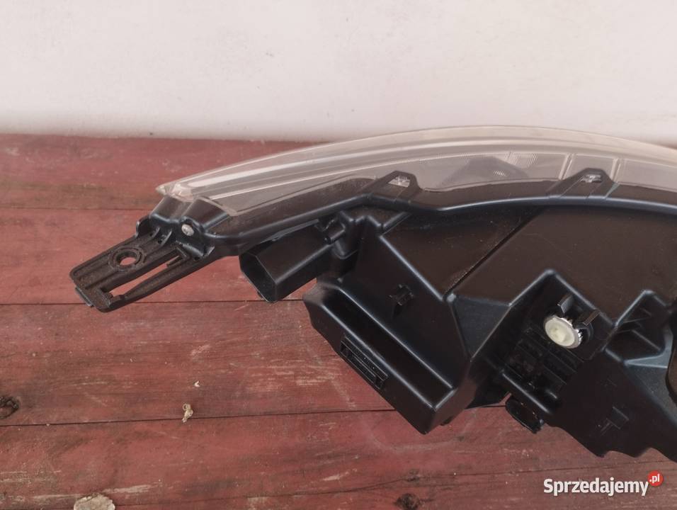 Lampa przednia Nissan rogiem sport Qashqai j11 Skórzec