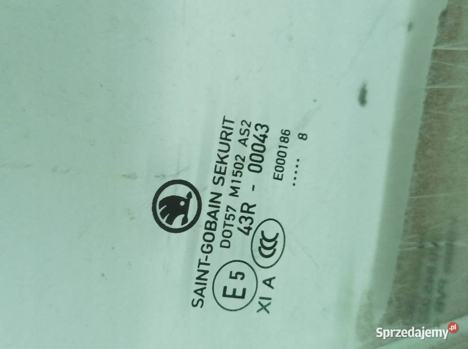 SZYBA DRZWI PRAWY PRZÓD Skoda Superb III 2015 osobowe