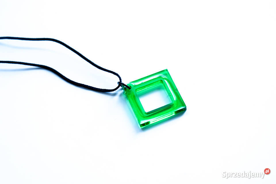 Zielony wisiorek kwadrat z żywicy epoksydowej na Warszawa