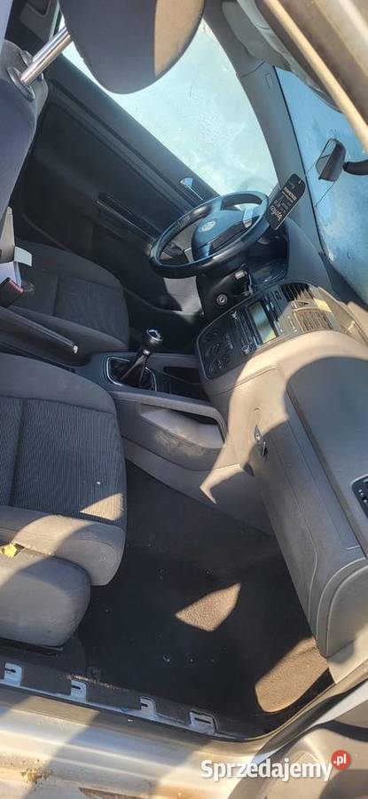 Sprzedam samochód osobowy marki Volkswagen Golf sprzedam