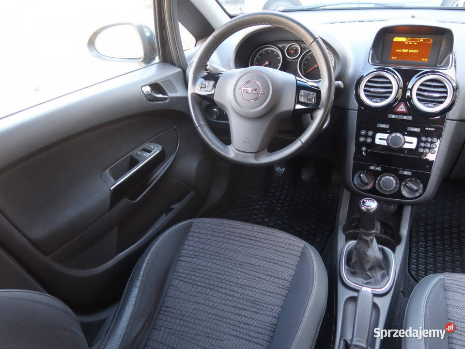 Opel Corsa 14 światła przeciwmgielne